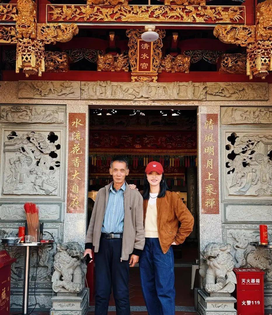 宫打卡绝版机位父子同框似复制粘贴姚晨带12岁儿子回福建老家！清水(图8)